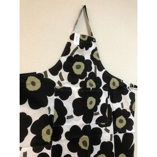 マリメッコ(marimekko)のマリメッコ　marimekko　エプロン　ブラック　ホワイト　ウニッコ　新品(その他)