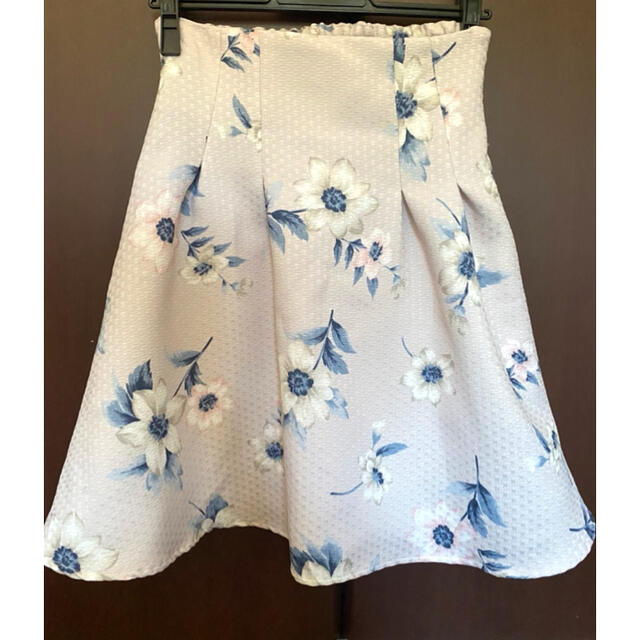 MIIA(ミーア)のMIIA フラワープリントハイウエストスカート レディースのスカート(ミニスカート)の商品写真