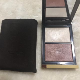 トムフォード(TOM FORD)のトムフォード　スキンイルミネイティングパウダーデュオ　本日までの出品となります(フェイスパウダー)