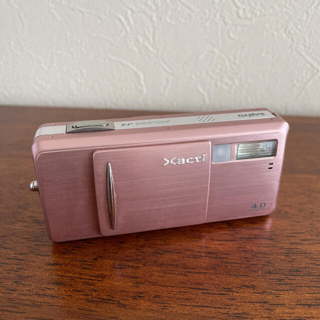 SANYO(サンヨー)のSANYO Xacti DSC-J4 ピンク　ジャンク品 スマホ/家電/カメラのカメラ(コンパクトデジタルカメラ)の商品写真