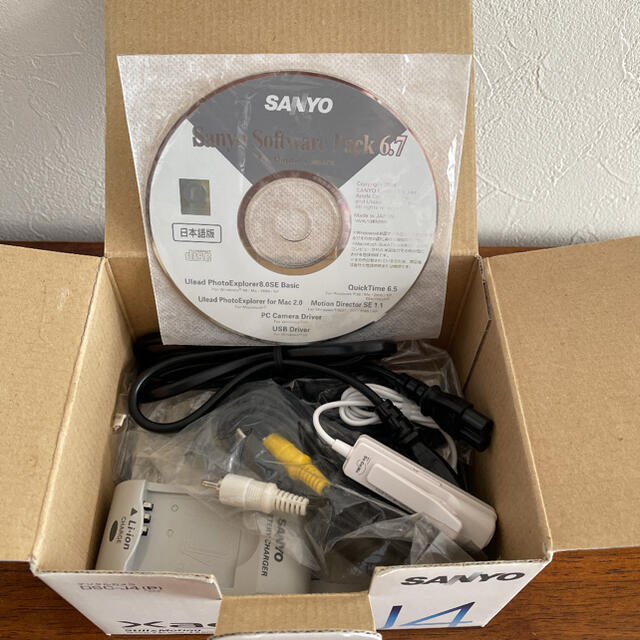 SANYO - SANYO Xacti DSC-J4 ピンク ジャンク品の通販 by SANYO - SANYO Xacti DSC-J4 ピンク ジャンク品の通販 by