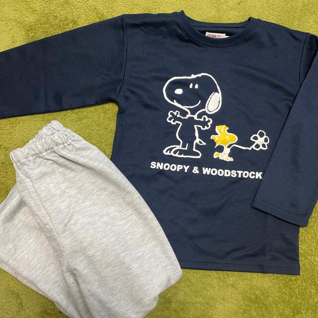 SNOOPY(スヌーピー)の限定値下★新品★スヌーピー　ピーナッツ　長袖パジャマ　130cm 男の子　女の子 キッズ/ベビー/マタニティのキッズ服男の子用(90cm~)(パジャマ)の商品写真