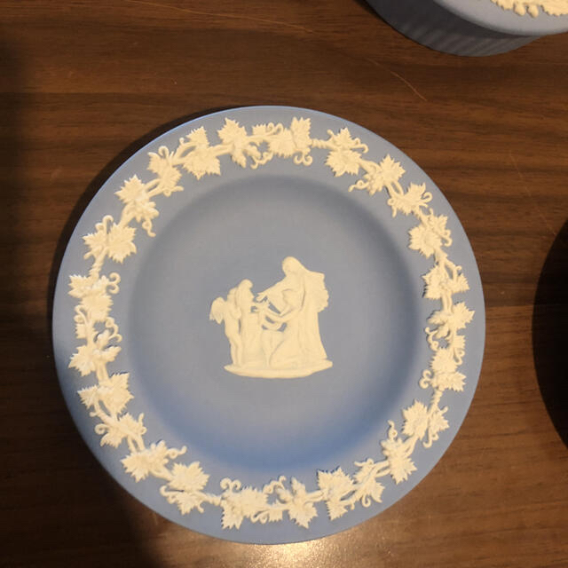 WEDGWOOD(ウェッジウッド)の値下げ　ウェッジウッド　ジャスパーウェア　小皿　小物入れ　セット　美品 インテリア/住まい/日用品のキッチン/食器(食器)の商品写真