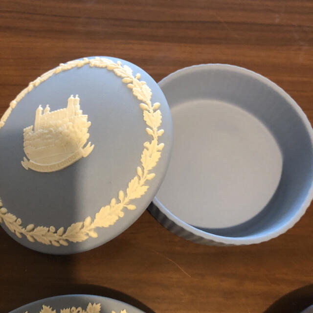 WEDGWOOD(ウェッジウッド)の値下げ　ウェッジウッド　ジャスパーウェア　小皿　小物入れ　セット　美品 インテリア/住まい/日用品のキッチン/食器(食器)の商品写真