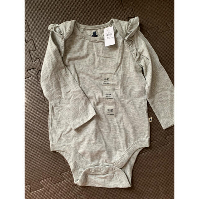 GAP(ギャップ)のBaby gap フリル付きロンパース キッズ/ベビー/マタニティのベビー服(~85cm)(カバーオール)の商品写真