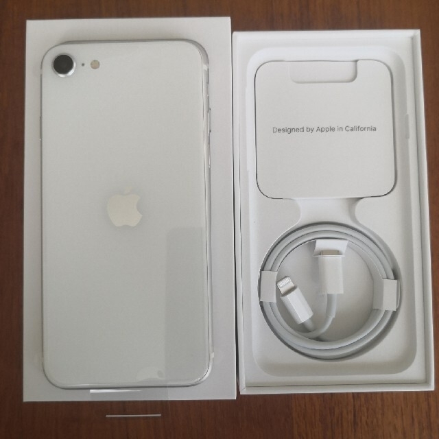 iPhone(アイフォーン)のiPhone SE 第2世代 SE2 ホワイト 128 GB white  スマホ/家電/カメラのスマートフォン/携帯電話(スマートフォン本体)の商品写真