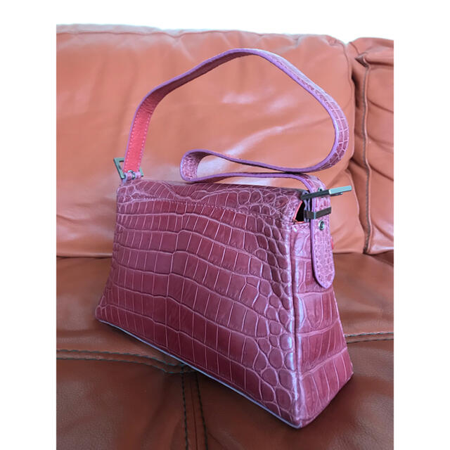 アクセント Crocodile ショルダーバッグ ピンクの通販 by MIMIショップ 激安売上 トーガプルラバッグ パープル 22000円で購入致しました。お値下げしました。 ハンドバッグ