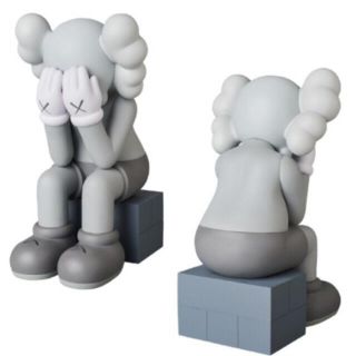 メディコムトイ(MEDICOM TOY)のKAWS PASSING THROUGH GREY 灰 フィギュア カウズ 新品(キャラクターグッズ)