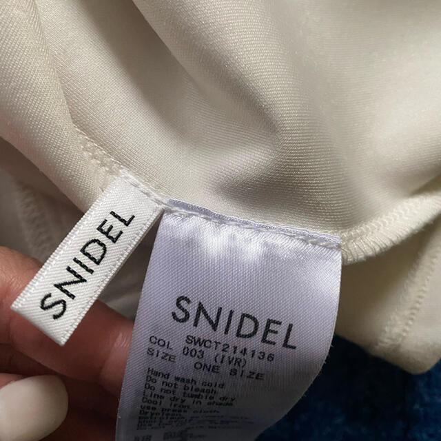 SNIDEL(スナイデル)のSNIDEL スナイデル カットドッキングボリュームスリーブプルオーバー レディースのトップス(カットソー(半袖/袖なし))の商品写真