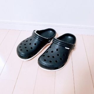 クロックス(crocs)の美品◆crocs◆黒×白 クロックス  サンダル 23㎝ M5 W7(サンダル)