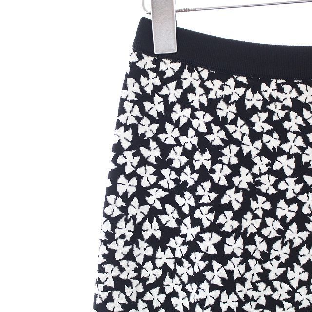 EPOCA(エポカ)のエポカ バタフライジャガード スカート ひざ丈 ニット フレア 38 M 黒 白 レディースのスカート(ひざ丈スカート)の商品写真