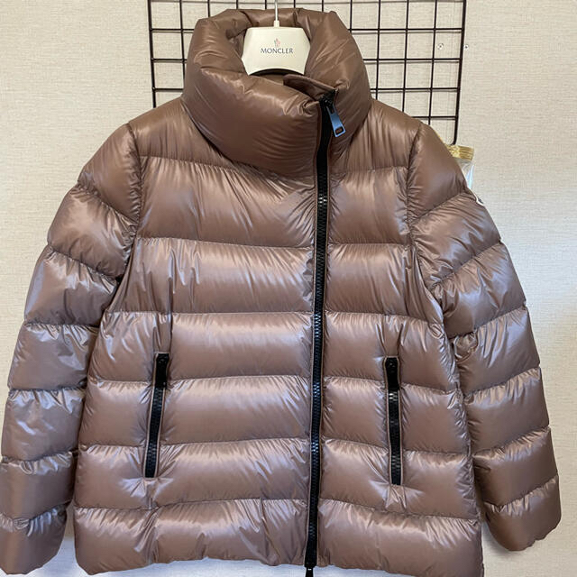 ジャケット/アウターMONCLER モンクレールダウンジャケット