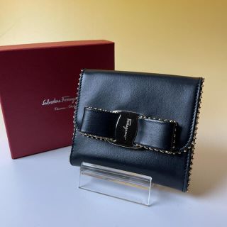 【ほぼ未使用】FERRAGAMO フェラガモ 二つ折り財布 両面 ヴァラリボン