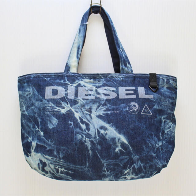 DIESEL(ディーゼル)の 《ディーゼル》新品 キーリング付 ビッグロゴ バティックデニムトートバッグ メンズのバッグ(トートバッグ)の商品写真