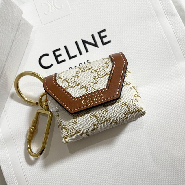 celine(セリーヌ)の【保証書付】AirPodsケース CELINE  新品未使用 レディースのファッション小物(その他)の商品写真