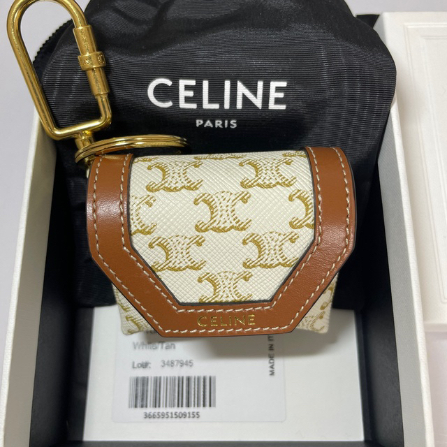 celine(セリーヌ)の【保証書付】AirPodsケース CELINE  新品未使用 レディースのファッション小物(その他)の商品写真