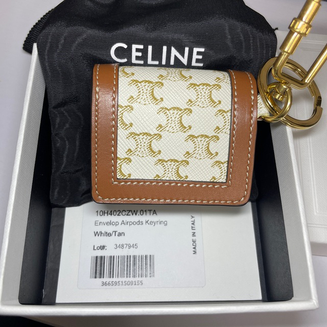 celine(セリーヌ)の【保証書付】AirPodsケース CELINE  新品未使用 レディースのファッション小物(その他)の商品写真