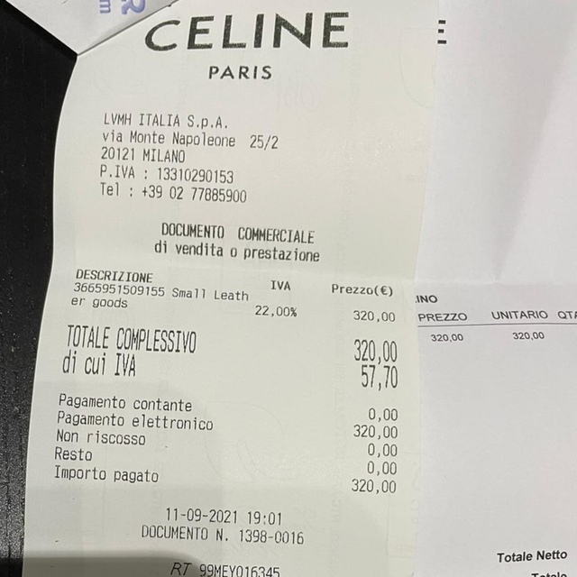 celine(セリーヌ)の【保証書付】AirPodsケース CELINE  新品未使用 レディースのファッション小物(その他)の商品写真