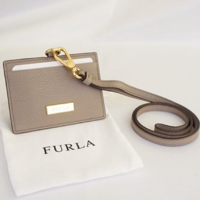 【新品未使用】FURLA パスケース(レザー防水スプレー付き)