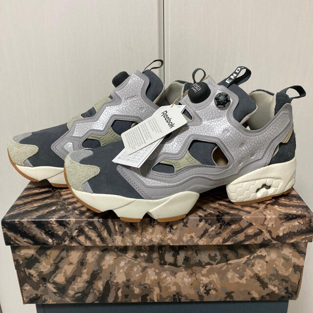 Reebok(リーボック)のEND × REEBOK INSTA PUMP FURY “Fossil” メンズの靴/シューズ(スニーカー)の商品写真