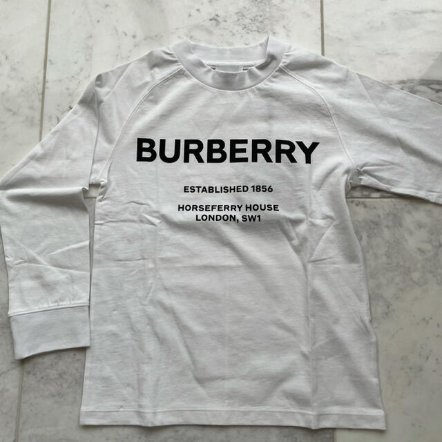 BURBERRY(バーバリー)の新品★バーバリーロンT★8才 キッズ/ベビー/マタニティのキッズ服男の子用(90cm~)(Tシャツ/カットソー)の商品写真