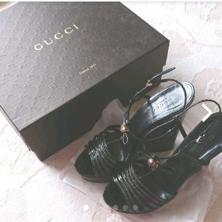 グッチ(Gucci)の【箱/付属品あり】グッチ 黒ウェッジサンダル(サンダル)