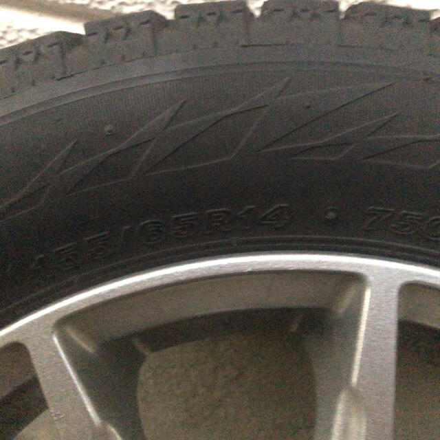 BRIDGESTONE(ブリヂストン)のスタッドレスタイヤ(未使用品)アルミ(中古)・ナットセット　 自動車/バイクの自動車(タイヤ・ホイールセット)の商品写真