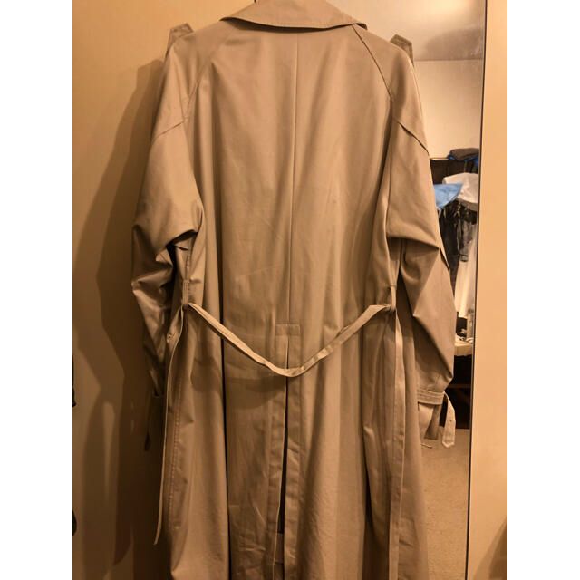 UNUSED(アンユーズド)のstein | LAY OVERSIZE TRENCH COAT (BEIGE) メンズのジャケット/アウター(トレンチコート)の商品写真