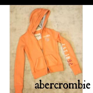 アバクロンビーアンドフィッチ(Abercrombie&Fitch)のアバクロ　パーカー　S(ジャケット/上着)