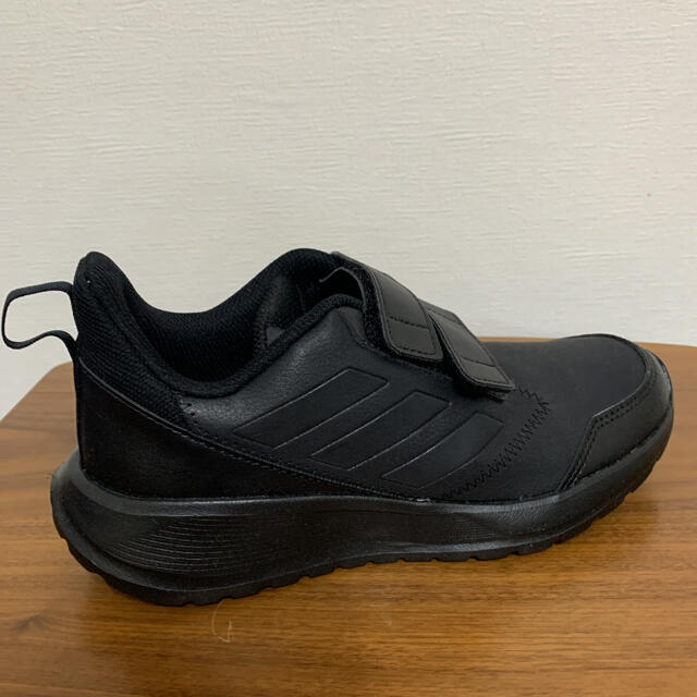 adidas(アディダス)のadidas アディダス　キッズ　スニーカー　23㎝ キッズ/ベビー/マタニティのキッズ靴/シューズ(15cm~)(スニーカー)の商品写真