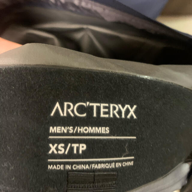 ARC'TERYX(アークテリクス)のバードエイド有 未使用 アークテリクス ベータ SL ハイブリッド ジャケット メンズのジャケット/アウター(マウンテンパーカー)の商品写真