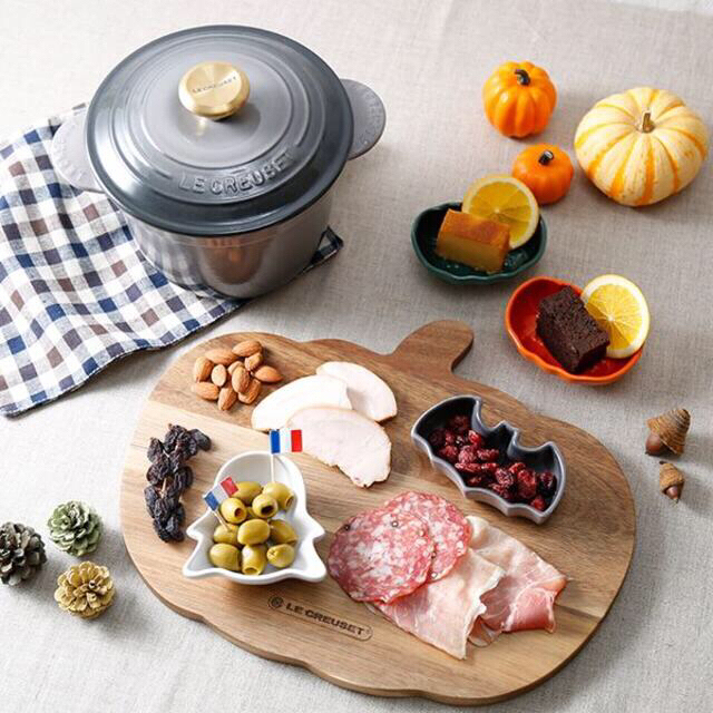 LE CREUSET(ルクルーゼ)の新品☆ ルクルーゼ パンプキン型 ウッドボード インテリア/住まい/日用品のキッチン/食器(テーブル用品)の商品写真