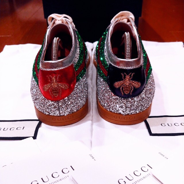 Gucci(グッチ)のグッチ　スニーカー　ラメ　ビー刺繍　正規品 メンズの靴/シューズ(スニーカー)の商品写真