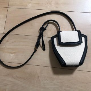 チャールズアンドキース(Charles and Keith)のショルダーバック(ショルダーバッグ)