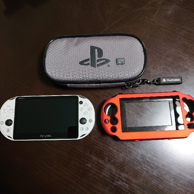 本体PlayStation®Vita（PCH-2000シリーズ） Wi-Fiモデル