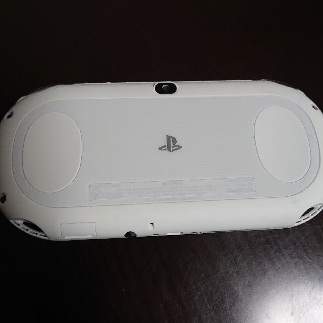 PlayStation Vita(プレイステーションヴィータ)のPlayStation®Vita（PCH-2000シリーズ） Wi-Fiモデル  エンタメ/ホビーのゲームソフト/ゲーム機本体(携帯用ゲーム機本体)の商品写真