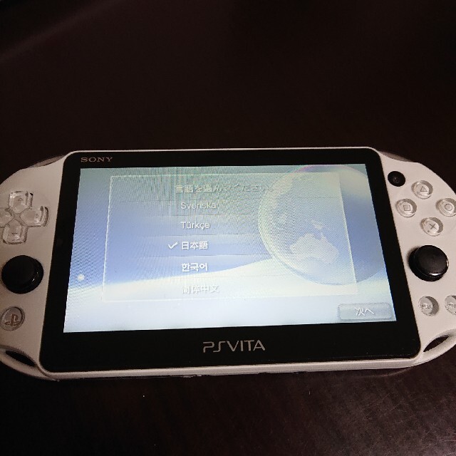 PlayStation Vita(プレイステーションヴィータ)のPlayStation®Vita（PCH-2000シリーズ） Wi-Fiモデル  エンタメ/ホビーのゲームソフト/ゲーム機本体(携帯用ゲーム機本体)の商品写真