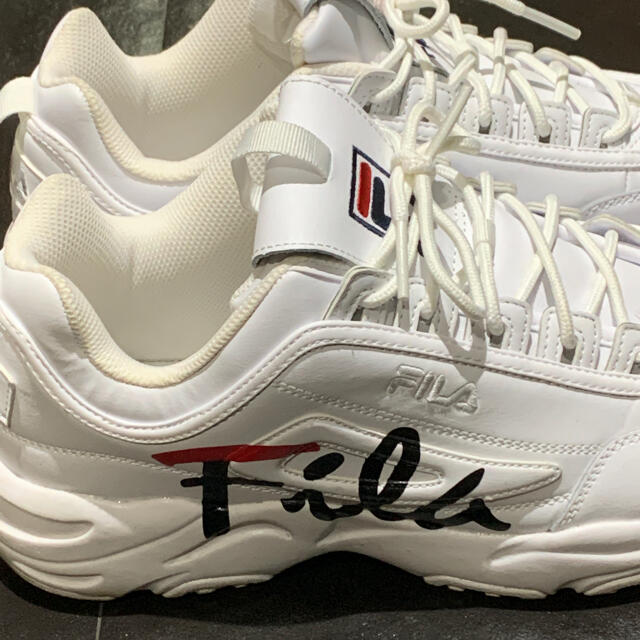 FILA(フィラ)の本日のみお値下げ❗️ FILA スニーカー ディストレイサースクリプト メンズの靴/シューズ(スニーカー)の商品写真