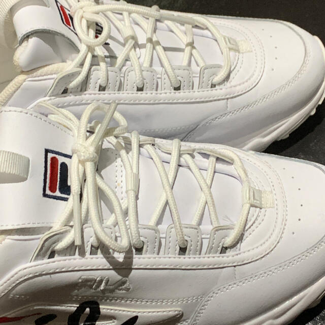 FILA(フィラ)の本日のみお値下げ❗️ FILA スニーカー ディストレイサースクリプト メンズの靴/シューズ(スニーカー)の商品写真