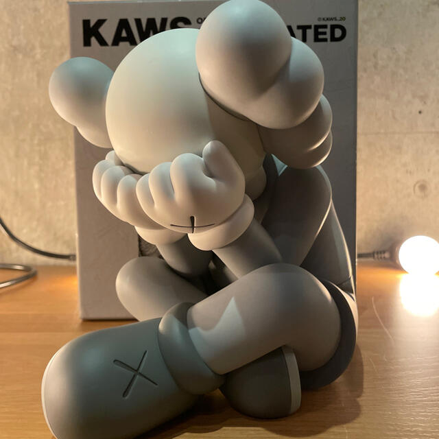 【新品未使用】KAWS SEPARATED grayペコちゃん