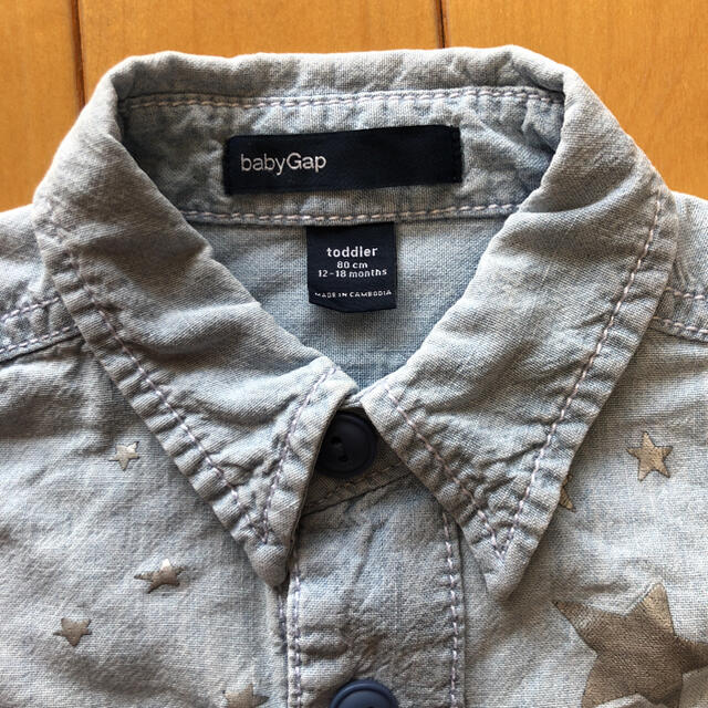 babyGAP(ベビーギャップ)のbaby Gap ベビーギャップ デニム シャツ　80 キッズ/ベビー/マタニティのベビー服(~85cm)(シャツ/カットソー)の商品写真