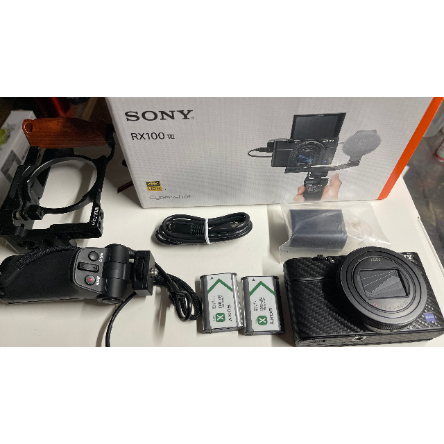 SONY(ソニー)の【購入1年/使用10回程度】SonyRX100M7シューティンググリップキット スマホ/家電/カメラのカメラ(コンパクトデジタルカメラ)の商品写真