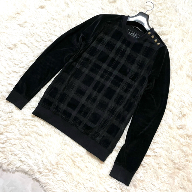 BALMAIN(バルマン)の本物 美品 バルマンオム 肩エンブレムボタン ベロア チェック ニット セーター メンズのトップス(ニット/セーター)の商品写真