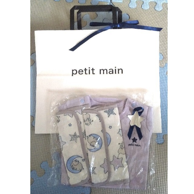 petit main(プティマイン)のpetit main よだれカバー 半袖ロンパース ギフトセット キッズ/ベビー/マタニティのベビー服(~85cm)(ロンパース)の商品写真