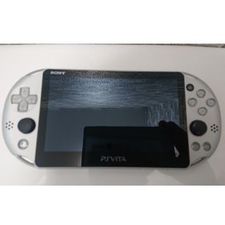 プレイステーションヴィータ(PlayStation Vita)のPSVITA PCH-2000 シルバー(携帯用ゲーム機本体)