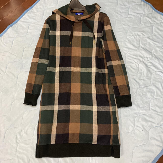 BURBERRY BLUE LABEL(バーバリーブルーレーベル)のブルーレーベル　クレストブリッジ    未使用　パーカー　ワンピース　38 レディースのワンピース(ひざ丈ワンピース)の商品写真