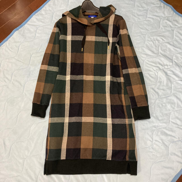 BURBERRY BLUE LABEL(バーバリーブルーレーベル)のブルーレーベル　クレストブリッジ    未使用　パーカー　ワンピース　38 レディースのワンピース(ひざ丈ワンピース)の商品写真