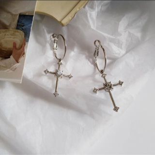 cross necklace(ピアス)