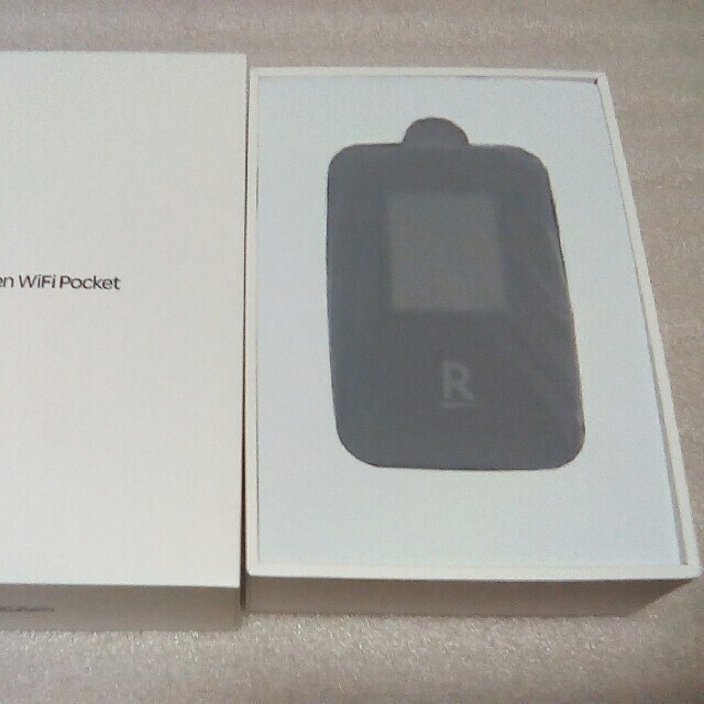 Rakuten(ラクテン)の【新品】Rakuten WiFi Pocket 黒 スマホ/家電/カメラのスマートフォン/携帯電話(その他)の商品写真