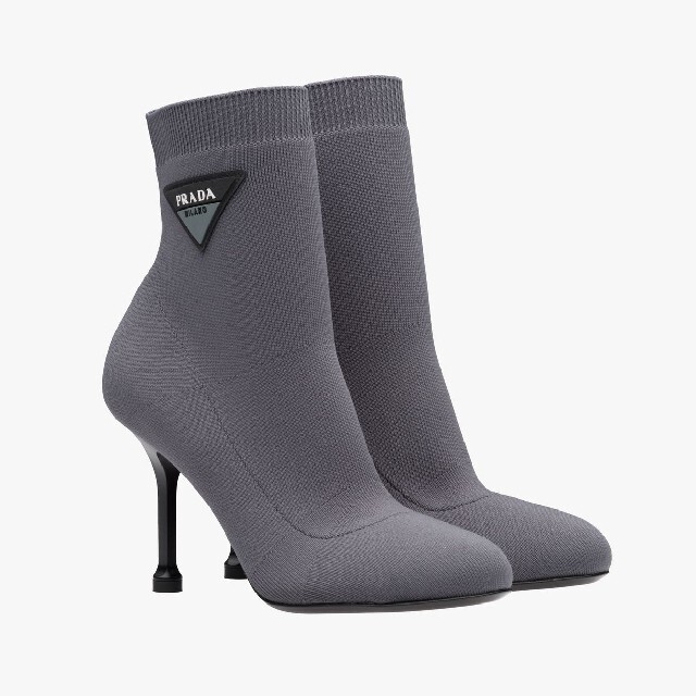 t.m様専用〜確実正規品▼PRADA▼ソックスブーツグレー | フリマアプリ ラクマ